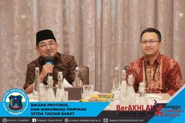 BUPATI K.H. ANWAR SADAT BERSAMA DIREKTUR BRI